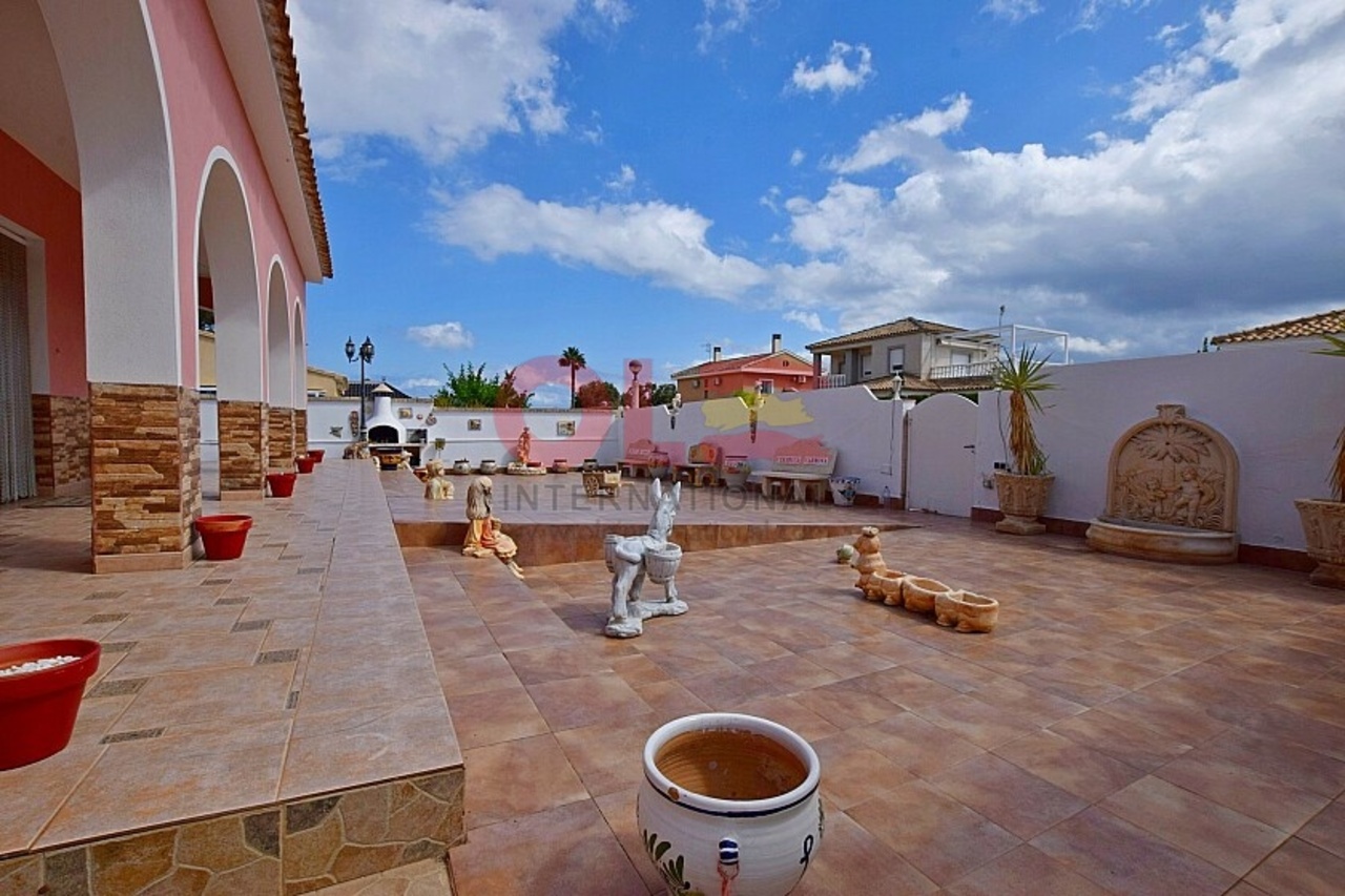 F1156: Villa for sale in Cabo Roig