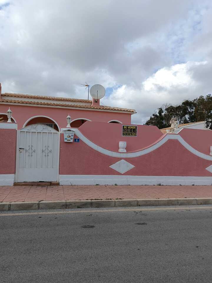 F1156: Villa for sale in Cabo Roig