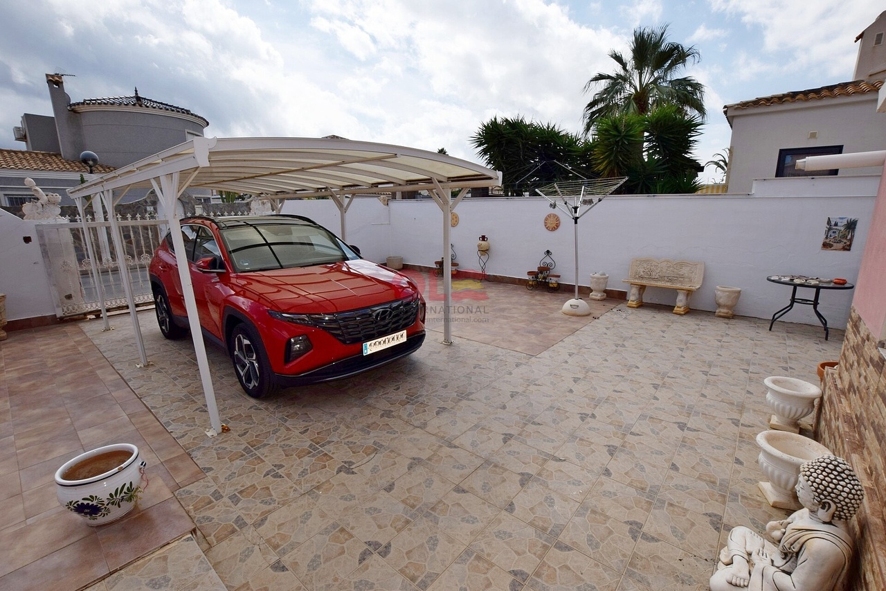 F1156: Villa for sale in Cabo Roig