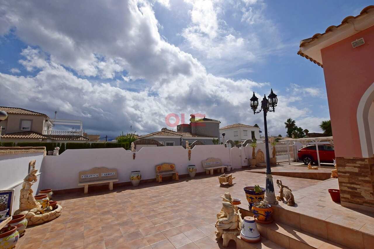 F1156: Villa for sale in Cabo Roig
