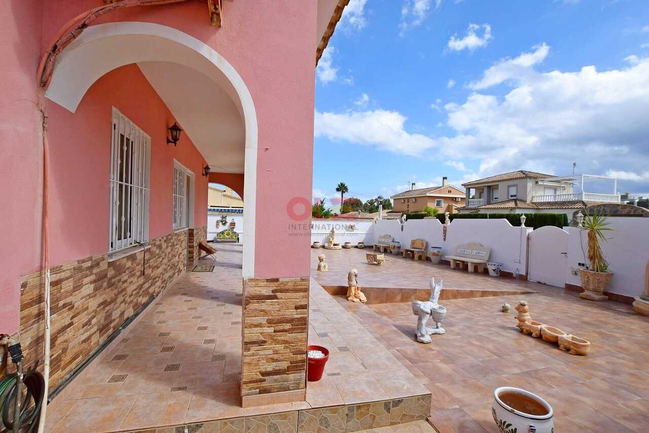 F1156: Villa for sale in Cabo Roig