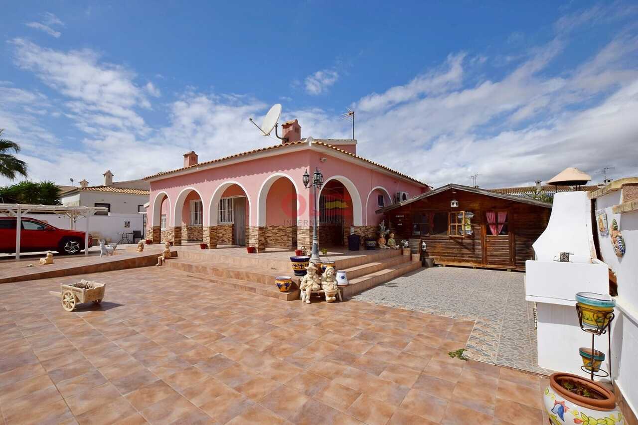 F1156: Villa for sale in Cabo Roig
