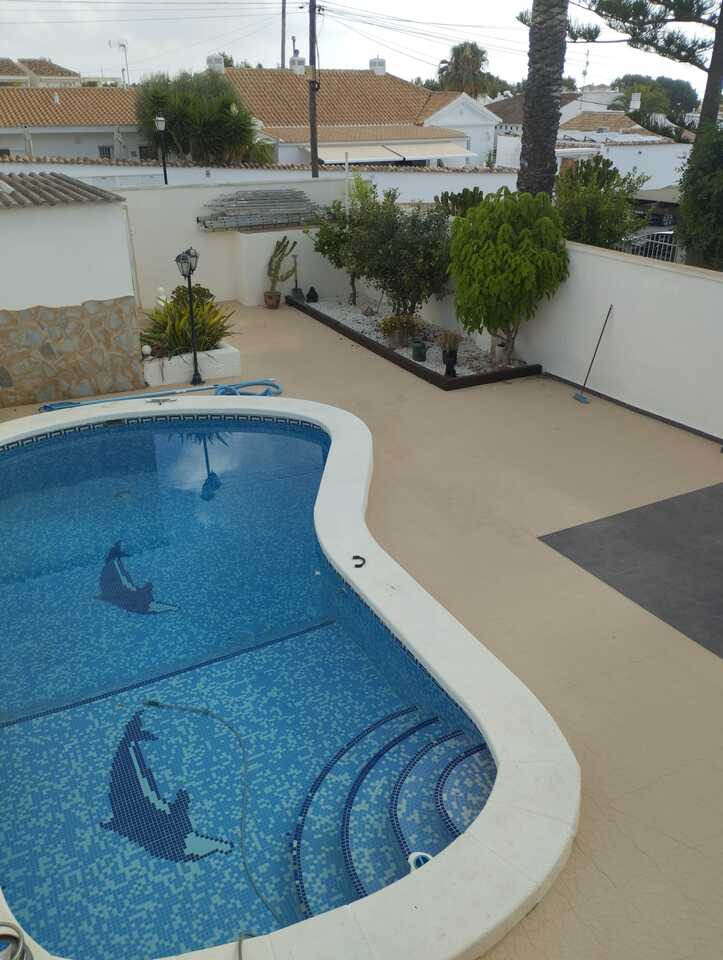 F1158: Villa for sale in Cabo Roig