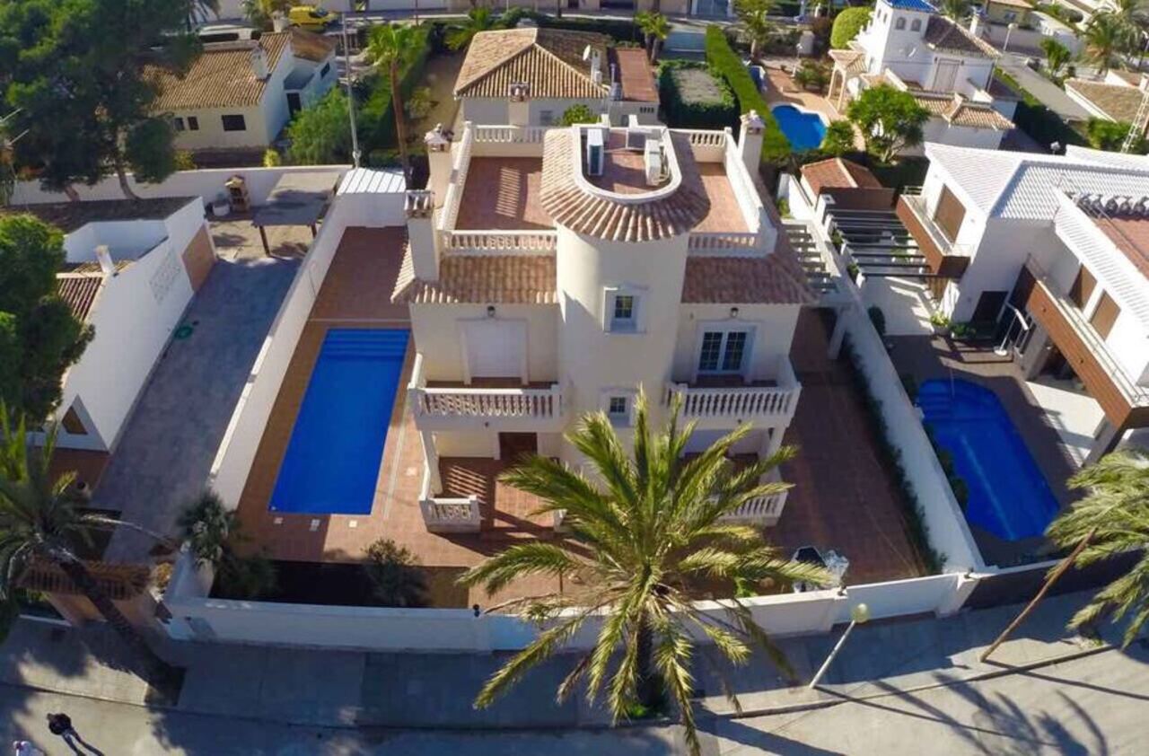 F3011: Villa for sale in Cabo Roig